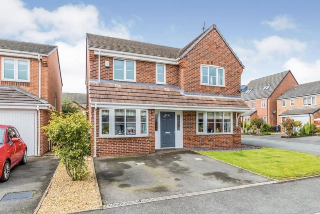 Spacious Detached 5 Bedroom4 Bathroom Wifi Parking Newcastle-under-Lyme Exteriér fotografie