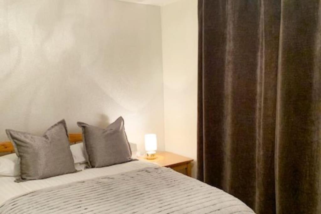 Spacious Detached 5 Bedroom4 Bathroom Wifi Parking Newcastle-under-Lyme Exteriér fotografie