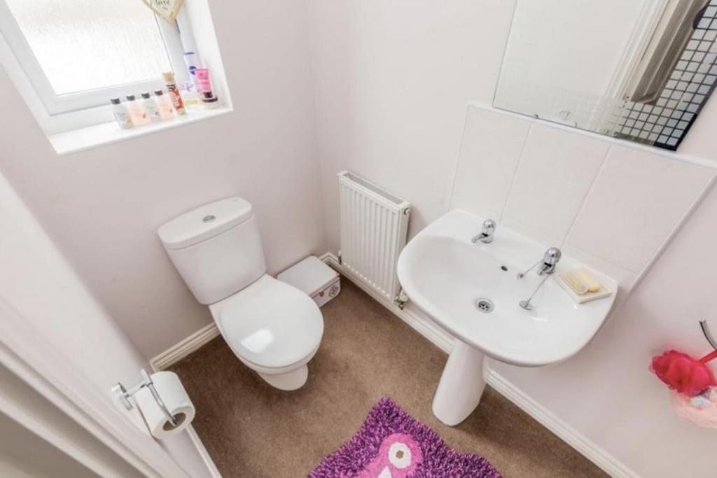 Spacious Detached 5 Bedroom4 Bathroom Wifi Parking Newcastle-under-Lyme Exteriér fotografie
